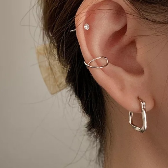 Simply sterling silver hoop earrings - Picture 2 of 5